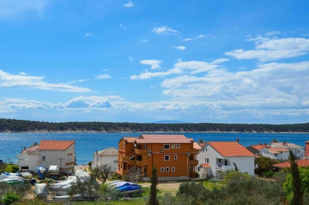 Apartments Jasmin Barbat na Rabu Kültér fotó
